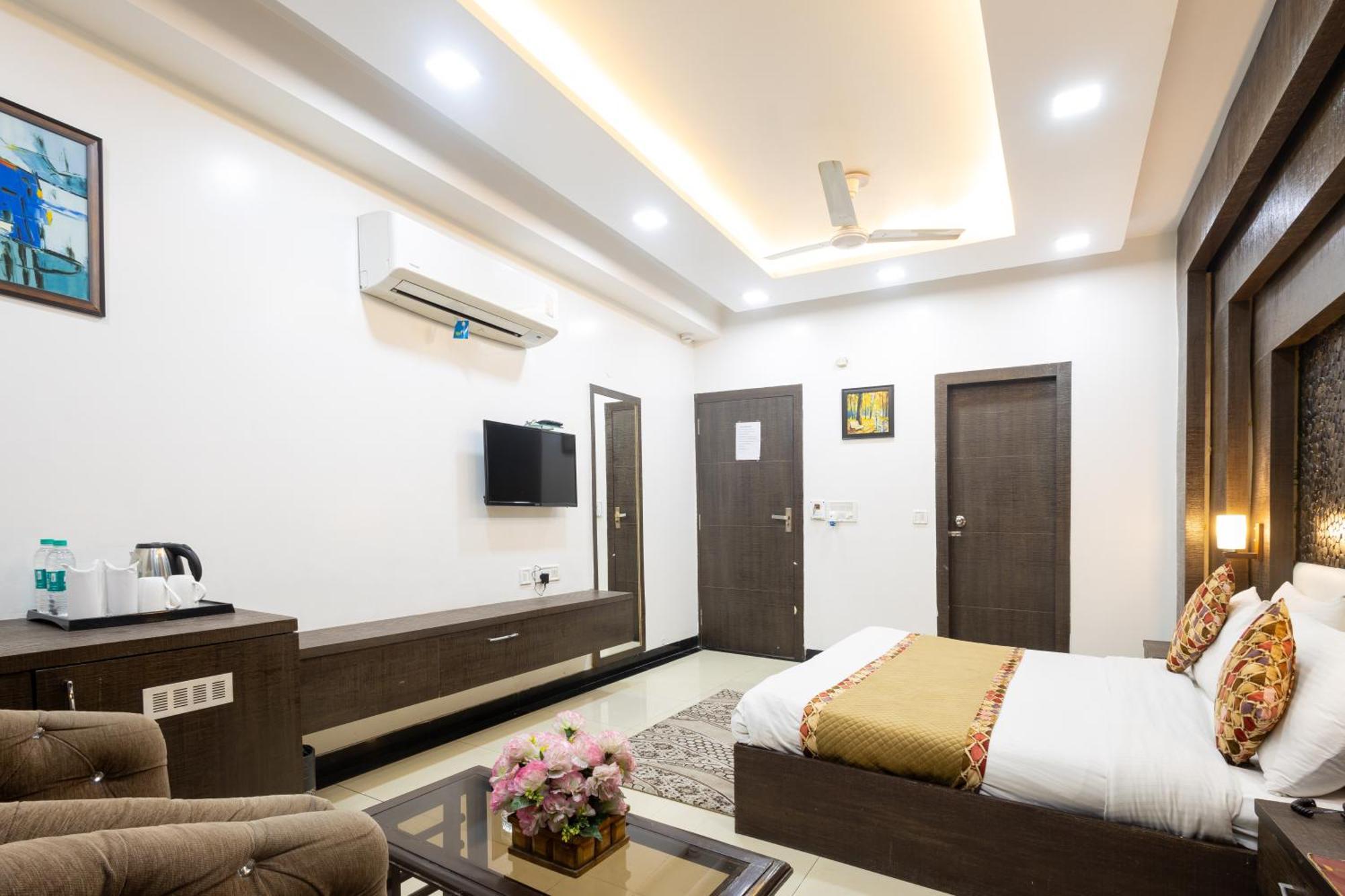 Hotel Red Castle - Karol Bagh - Where Luxury Meets Comfort New Delhi
