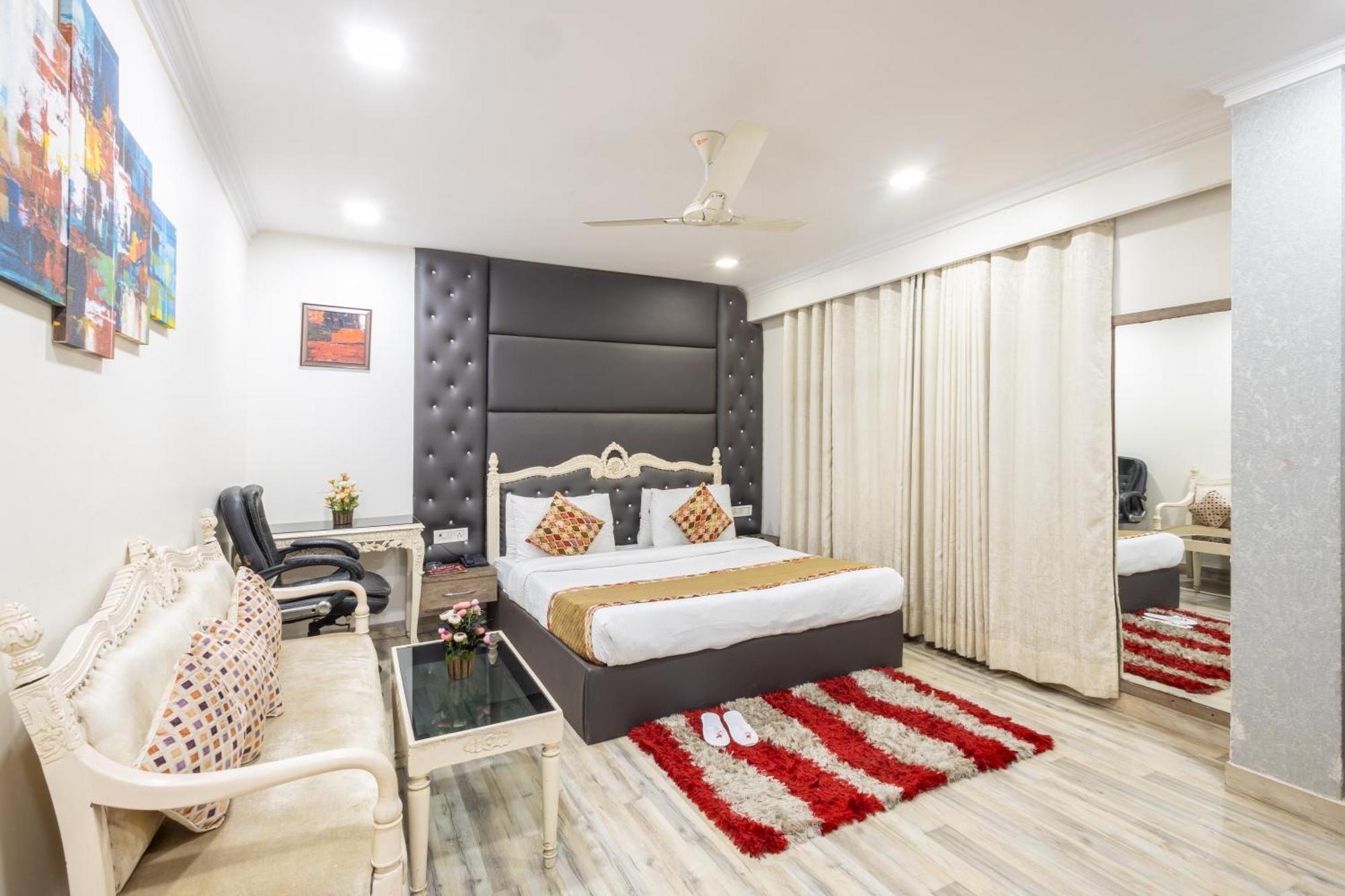 Red Castle - Karol Bagh - Where Luxury Meets Comfort New Delhi