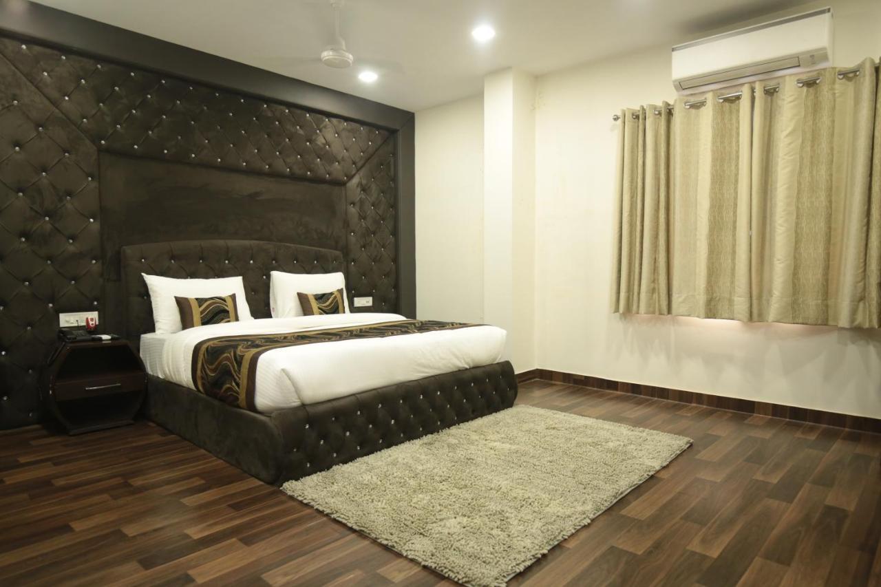 Red Castle - Karol Bagh - Where Luxury Meets Comfort 4* New Delhi