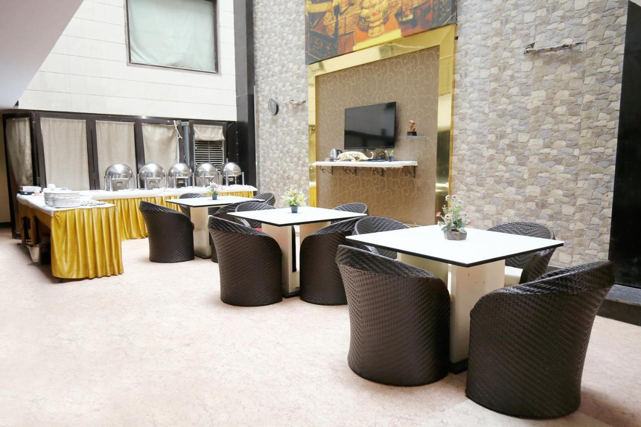 Hotel Red Castle - Karol Bagh - Where Luxury Meets Comfort New Delhi