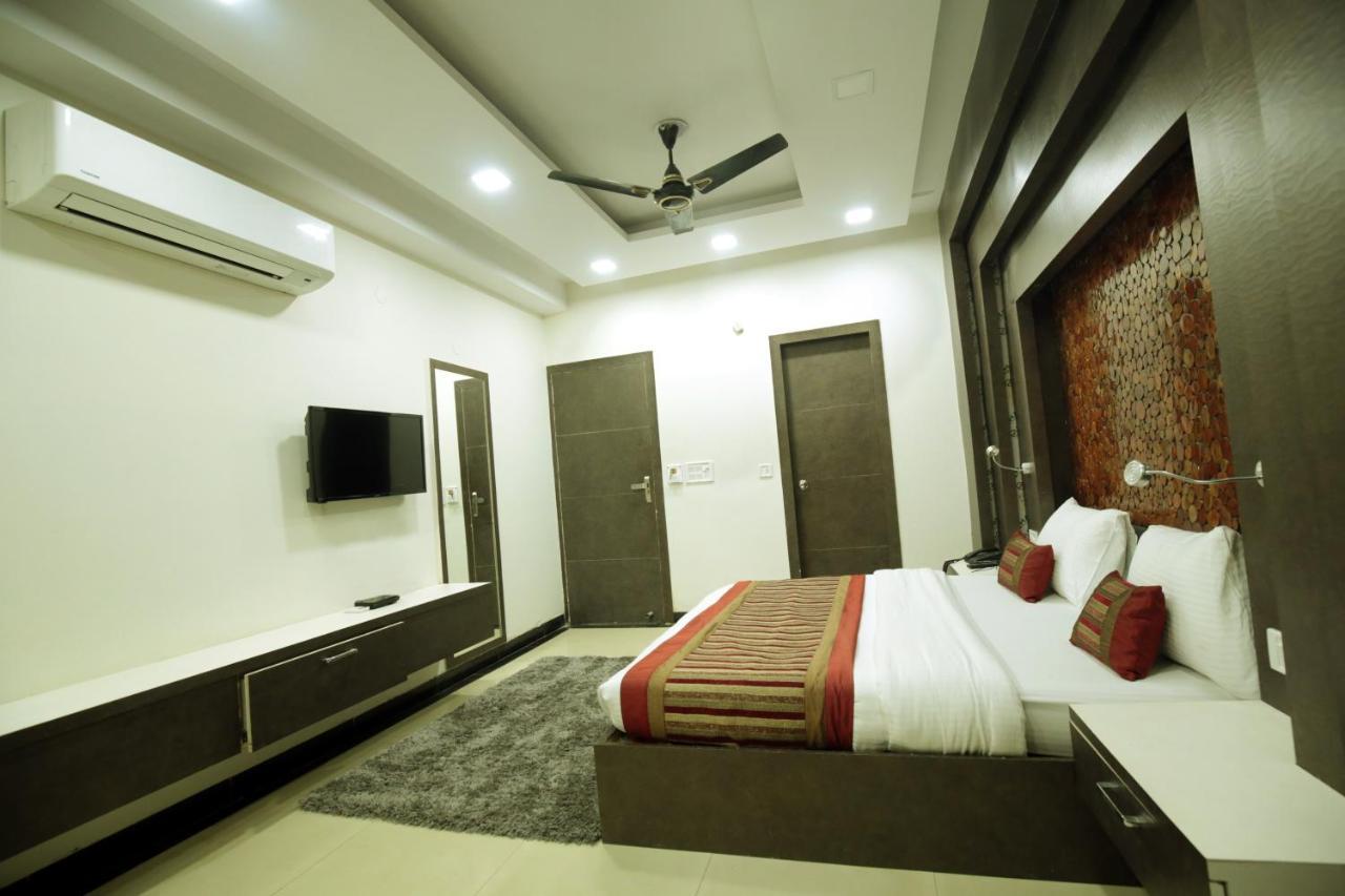 Hotel Red Castle - Karol Bagh - Where Luxury Meets Comfort New Delhi